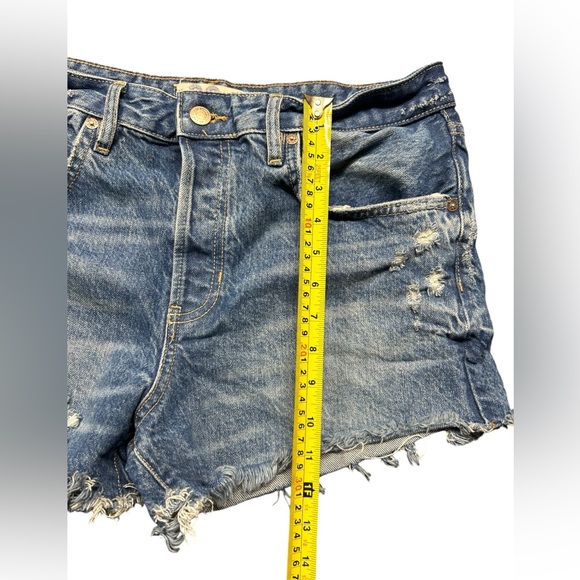FREE PEOPLE zip fly denim frayed distressed jean shorts size 30 EUC - Picture 3 of 6